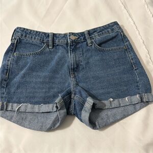 & Denim shorts Women’s size 6 blue jean shorts rolled cuff pockets 3” inseam